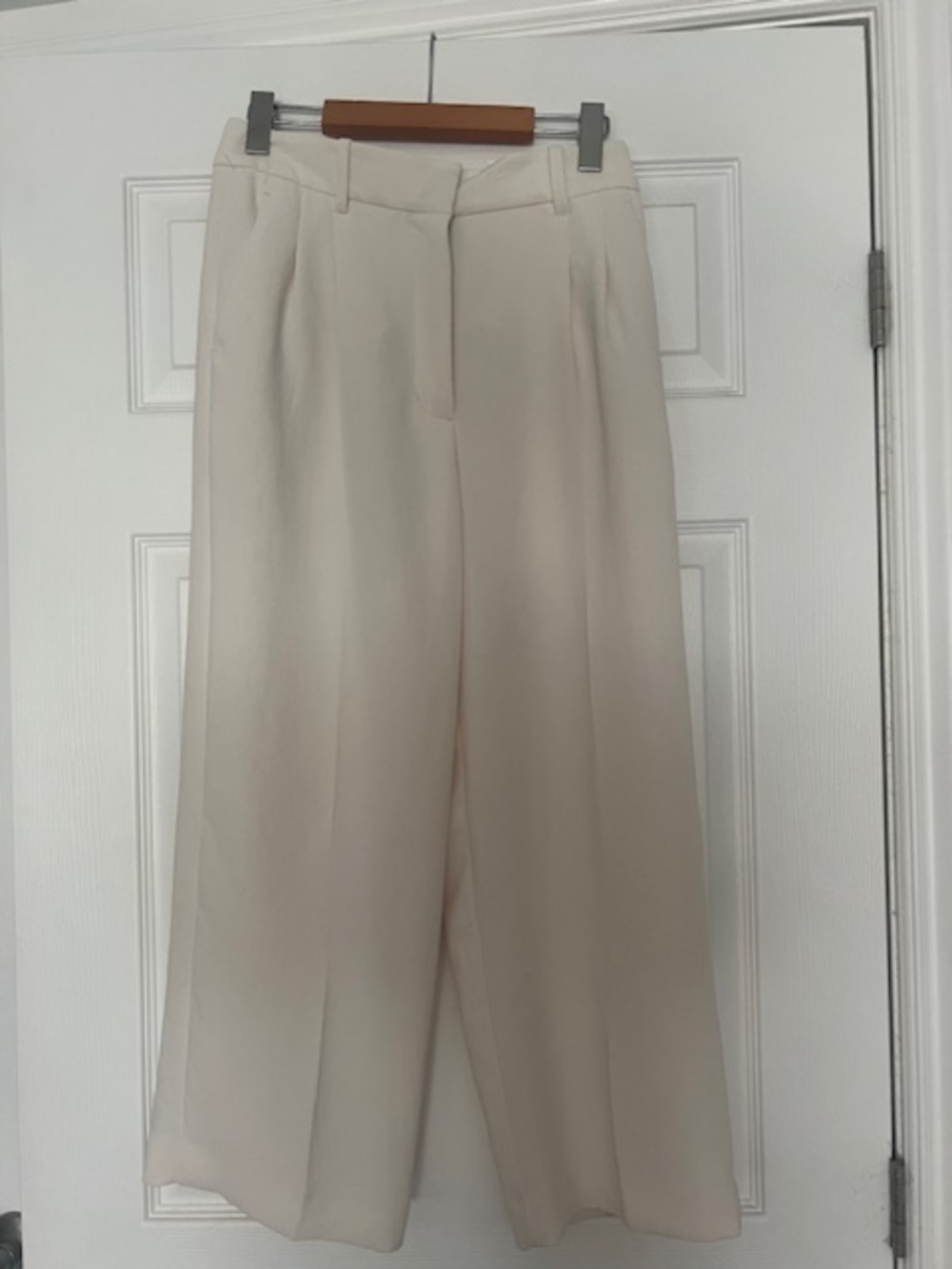 Aritzia Effortless Cropped Cream Pants